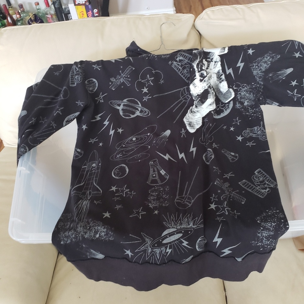 Hooded shirt